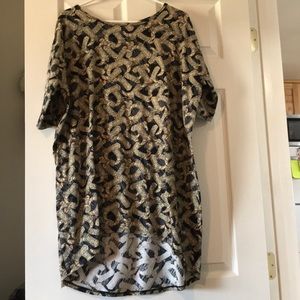 Lularoe shirt size lrg